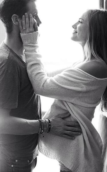 عکس عاشقانه زن و شوهر بارداری