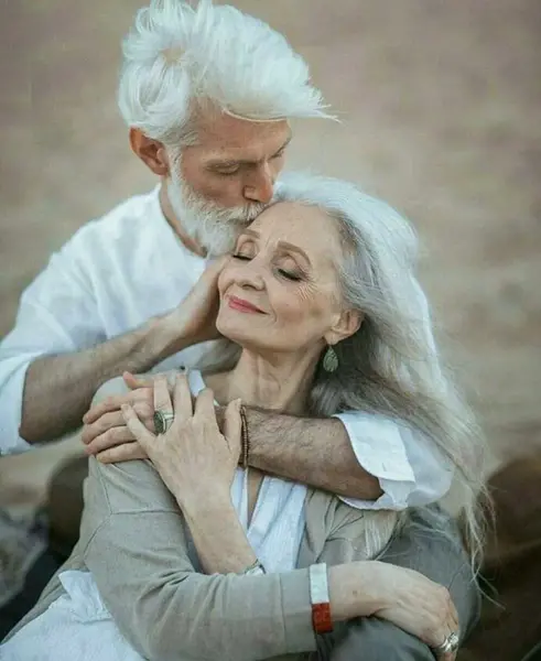 عکس عاشقانه در پیری