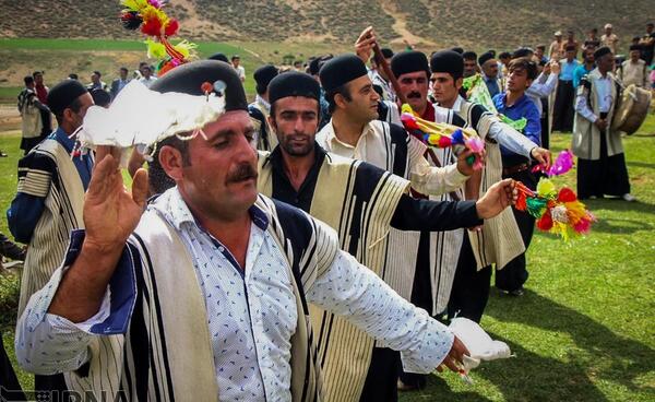 عکس عروس و داماد با لباس محلی بختیاری