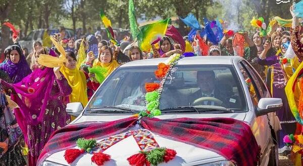 عکس عروس و داماد با لباس محلی بختیاری