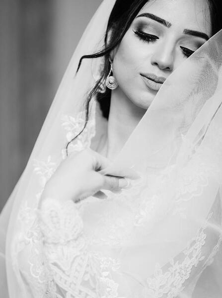 عکس عروس تنها در باغ