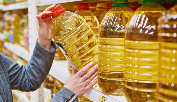 عکس دختر روی قوطی روغن نباتی بهار