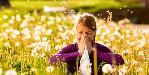 عکس دختر روی قوطی روغن نباتی بهار