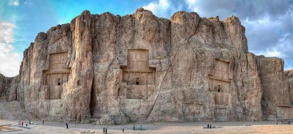 عکس قدیمی داریوش روی موتور