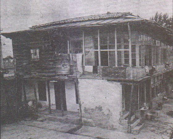 عکس قدیمی خانه میرزا کوچک خان
