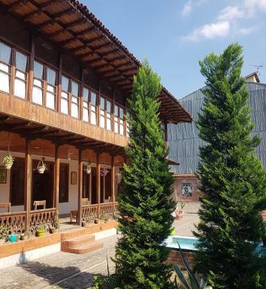 عکس قدیمی خانه میرزا کوچک خان