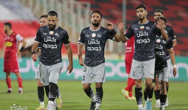 عکس فوتبال پرسپولیس و تراکتور