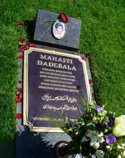 عکس قبر مهستی و هایده