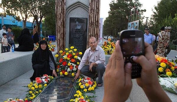 عکس قبر آیت الله طالقانی