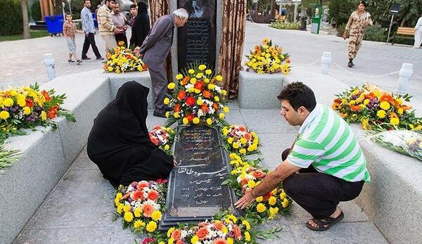 عکس قبر آیت الله طالقانی