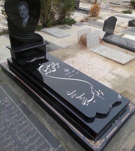 عکس سنگ قبر سیاه سفید
