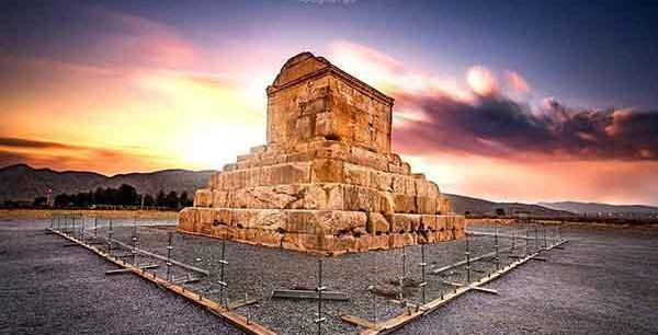 عکس قبر کوروش برای تصویر زمینه