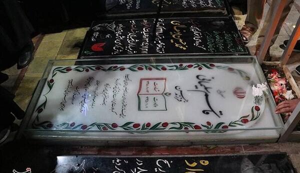 عکس از قبر حاج قاسم سلیمانی
