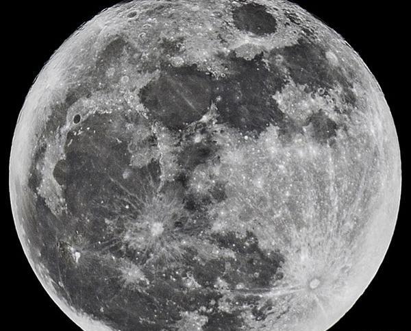 یه عکس قشنگ از ماه