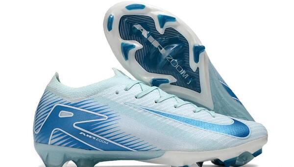 عکس کفش فوتبال قدیمی