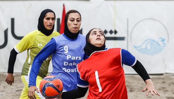 عکس های فوتبال ساحلی زنان خارجی