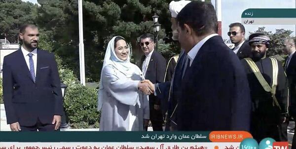 عکس کارمند زن سفارت فرانسه