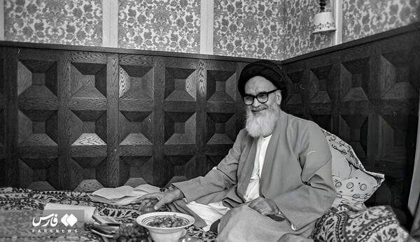 عکس خمینی در فرانسه