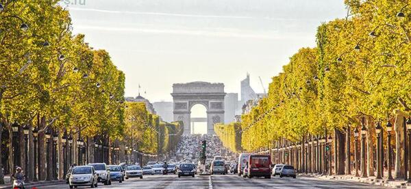 عکس از خیابان شانزلیزه فرانسه