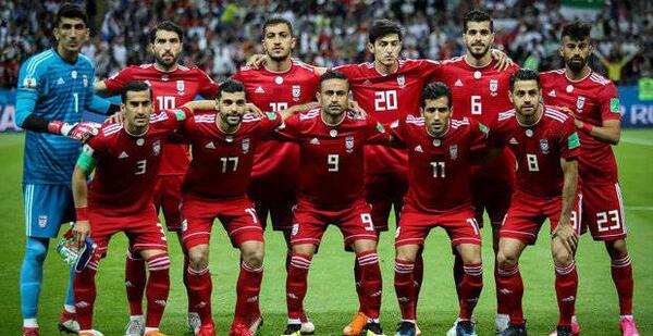 عکس لباس فوتبال قرمز