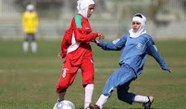عکس کلاس فوتبال دخترانه