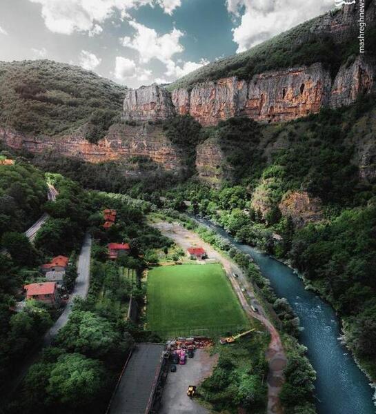 عکس چمن فوتبال طبیعی