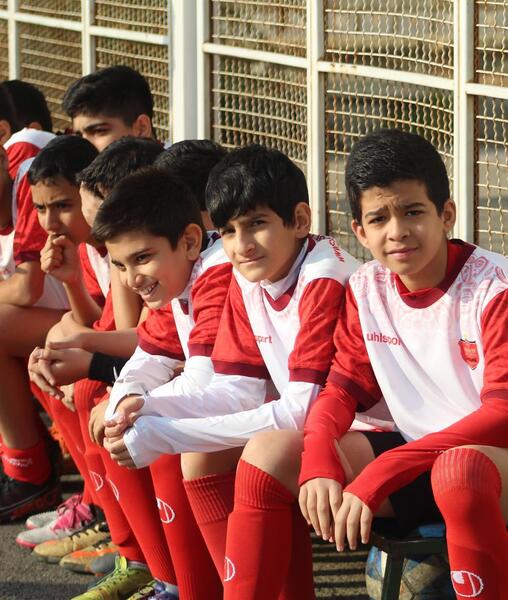 عکس سالن فوتبال بچه گانه