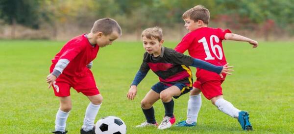عکس کلاس فوتبال بچه گانه