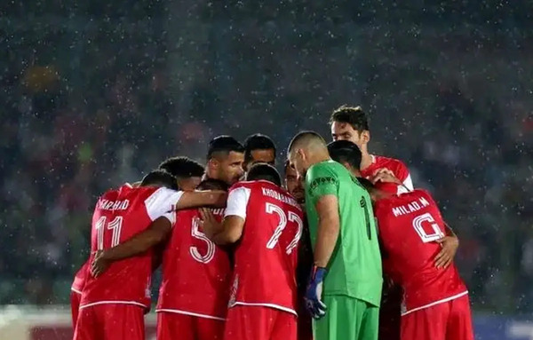 عکس بازی فوتبال استقلال و پرسپولیس