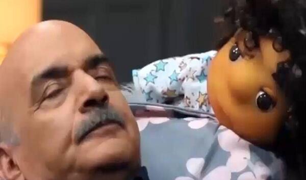 عکس بچه فامیل دور در مهمونی
