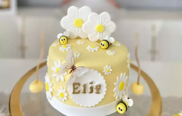 عکس کیک زنبوری دخترانه