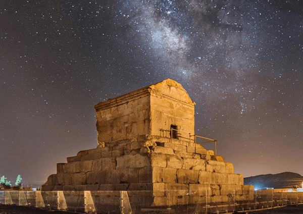 عکس تاج گذاری کوروش کبیر