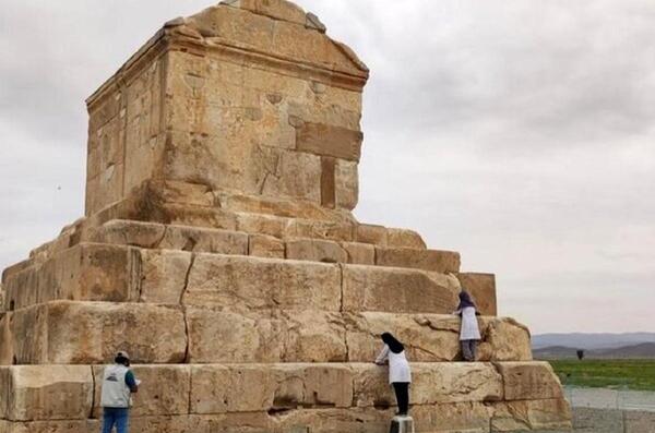 آرامگاه کوروش عکس جسد کوروش کبیر