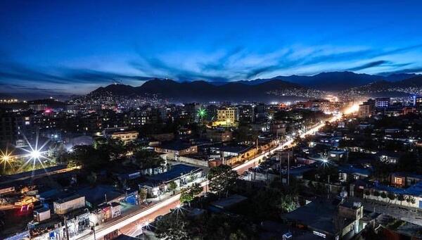عکس میدان هوایی کابل در شب