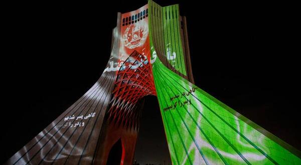 عکس میدان هوایی کابل در شب