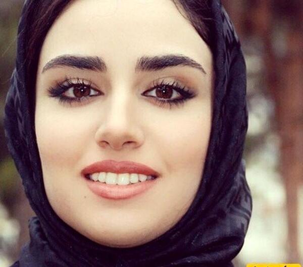 عکس کارتونی دختر چشم و ابرو مشکی
