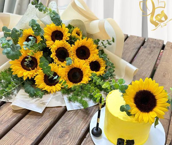 عکس کیک تولد با دسته گل