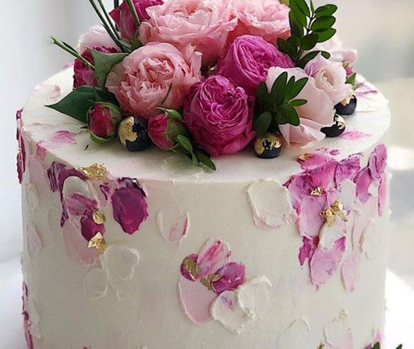 عکس کیک تولد با تزیین گل طبیعی
