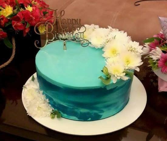 عکس کیک تولد با تزیین گل طبیعی