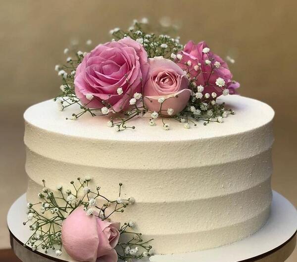 عکس کیک تولد با تزیین گل طبیعی