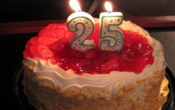 عکس کیک تولد با شمع 25 سالگی