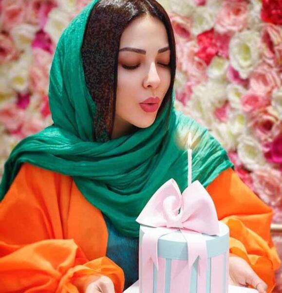 عکس رهام هادیان با کیک تولد