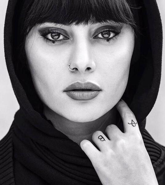 عکس تنهای گربه سیاه