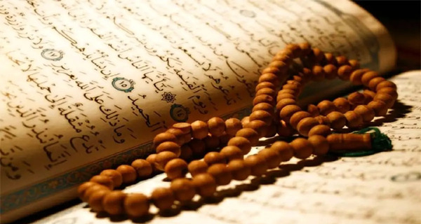 عکس قرآن کریم با تسبیح