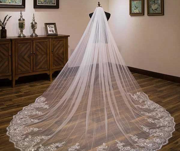 عکس لباس عروس با تور بلند