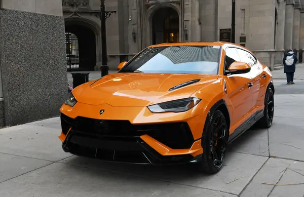 عکس داخل ماشین لامبورگینی اوروس