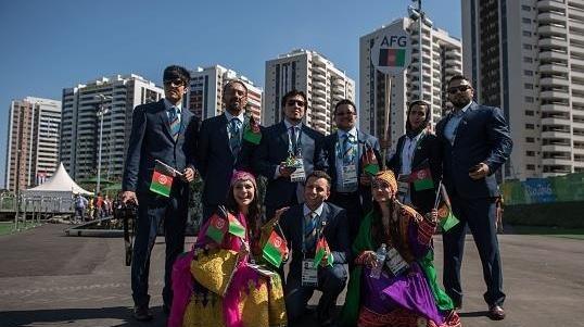 عکس دختر افغان با لباس افغانی