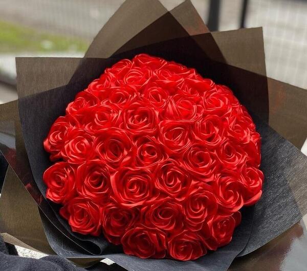 عکس گل رز قرمز تیره