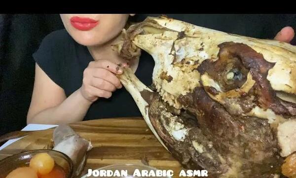 عکس غذا خوردن گاو