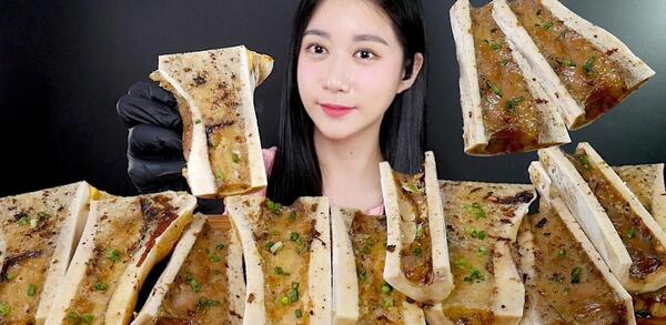 عکس غذا خوردن گاو